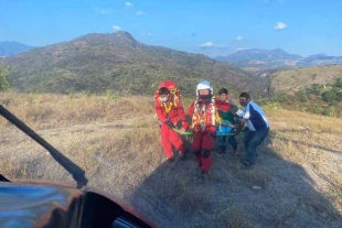 Se desploma competidor de parapente en Tejupilco