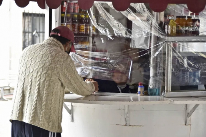 Pese a crisis económica, la pandemia exige a comerciantes y empresarios invertir en medidas sanitarias