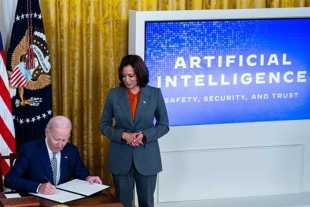 Joe Biden firma una orden ejecutiva para regular la inteligencia artificial en EU