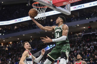 Giannis está marcando un estándar de versatilidad que redefine lo que significa ser un jugador completo en la NBA