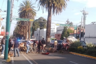 Chocan camionetas a espaldas de la FGJEM