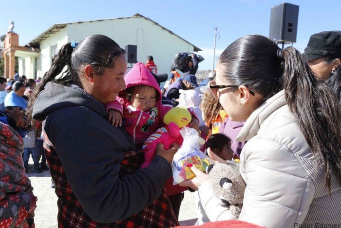 Entregó UAEM ropa y juguetes en comunidades de Zinacantepec