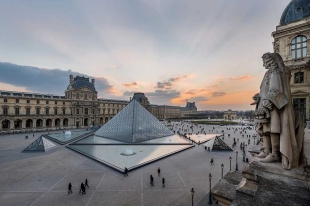 Evacuaron el museo del Louvre de París por temor a un atentado