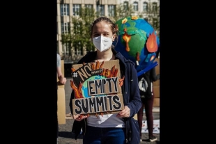 Jóvenes logran obligar a Alemania a reducir emisiones de carbono