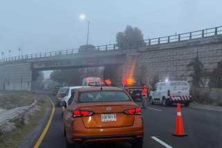 Muere motociclista tras caer del puente de Mexicaltzingo