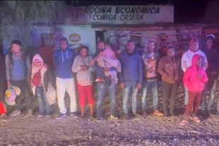 Rescatan a 49 migrantes plagiados; buscan a choferes