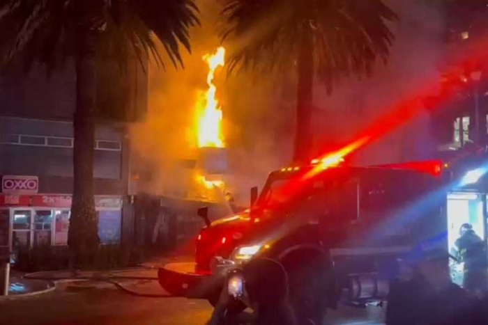 De acuerdo con los primeros informes, un calentador de gas del establecimiento falló, dio un flamazo y posterior incendio.