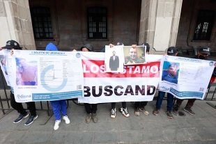 Familiares y la dueña del negocio se manifestaron en la inmediaciones del Palacio de Gobierno