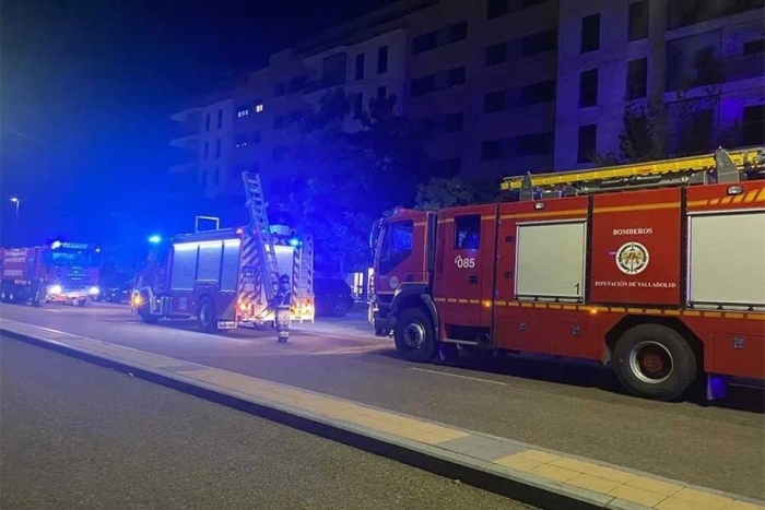 Incendio en edificio de apartamentos en España deja 4 muertos