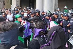 Marchan feministas a favor del aborto legal y seguro en Toluca
