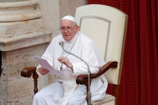 El Papa Francisco fue internado en Roma para ser operado
