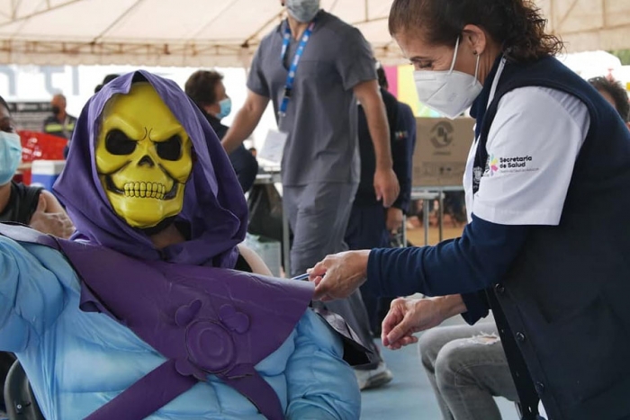 &quot;Skeletor&quot;, villano de He-Man, se vacuna para vencer al Covid