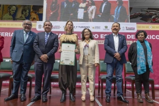 En el Palacio de Justicia del Estado de México, la escritora Malva Flores García fue galardonada con el premio FILEM 2025
