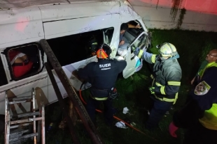 Volcadura de una camioneta deja tres heridos en Paseo Tollocan