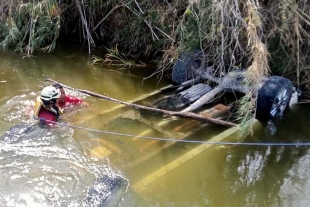 Encuentran 14 cadáveres en canal de riego en Nuevo León