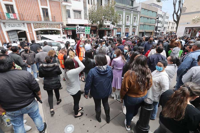 Desalojan edificios y negocios en Toluca por sismo de 7.4