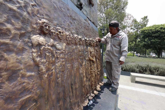 Limpieza a monumento de Los Mártires de Toluca