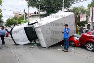 Carambola deja lesionados e intenso tráfico en el centro de Toluca