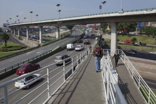 Toman simbólicamente el Viaducto Bicentenario y piden al gobierno federal recuperar la vía