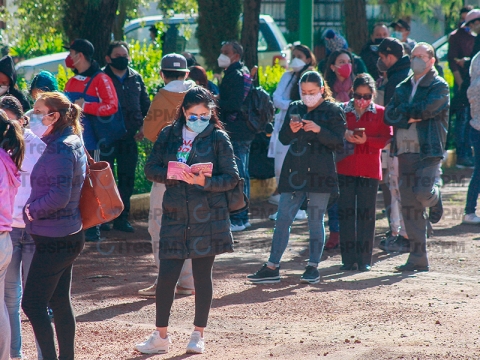 Van por prueba COVID sin respetar sana distancia