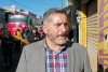 Entre golpes y jalones impiden a activista visibilizar baches en el Seminario