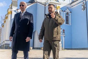 Biden realiza visita sorpresa a Ucrania a casi un año de guerra y promete armas