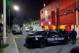 A cuchilladas asesinan a mujer y niño de 5 años en Neza