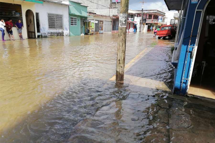 Tepetitán bajo el agua por inundaciones en Tabasco