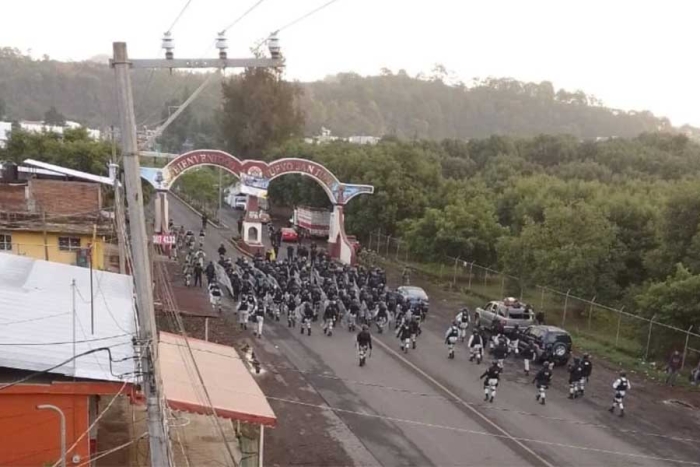 Queman vehículos contra operativo de Fuerzas Armadas en Michoacán