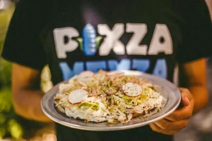 Pixza, la única pizza de masa azul