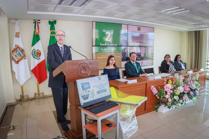 El rector Carlos Eduardo Barrera Díaz encabezó el segundo informe de actividades
