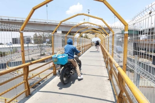 Además del riesgo directo por atropellamiento, los peatones coinciden en que esta situación también puede favorecer la inseguridad