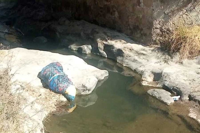 Hallan a mujer sin vida y envuelta en bolsas