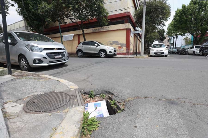 Denuncia: Robo de coladeras y rejillas sigue afectando a la capital mexiquense