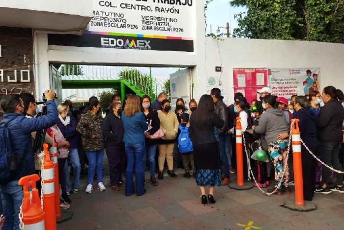 Padres de familia exigen expulsión de alumnos abusadores en primaria de Santa María Rayón