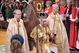 &quot;¡Dios salve al rey!&quot;. Carlos III es coronado rey del Reino Unido