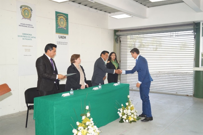 Primera generación de Ingenieros Químicos de la UAEM en Acolman