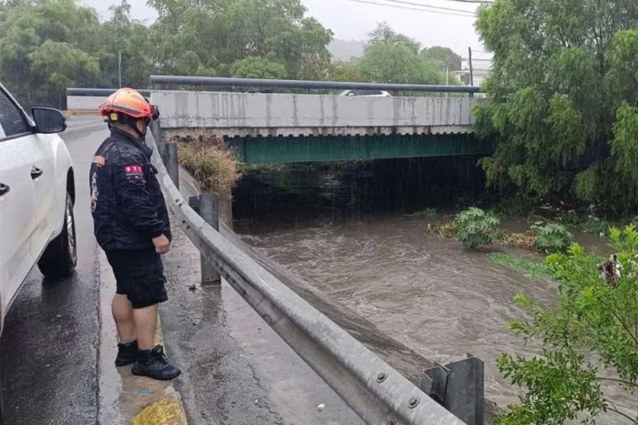 El paso de la tormenta causó inundación en avenidas de la metrópoli