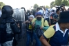 Hallan a 28 nicaragüenses hacinados en falsa ambulancia del IMSS, en Oaxaca