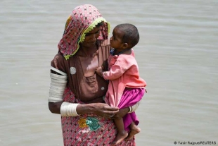 Pakistán: inundaciones ponen en riesgo a miles de mujeres embarazadas