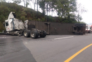 Un herido en accidente de tráiler en autopista Tenango-Ixtapan