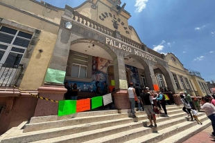 De acuerdo con los inconformes, la agresión se originó por rumores de una supuesta infidelidad entre el esposo de la alcaldesa y la psicóloga