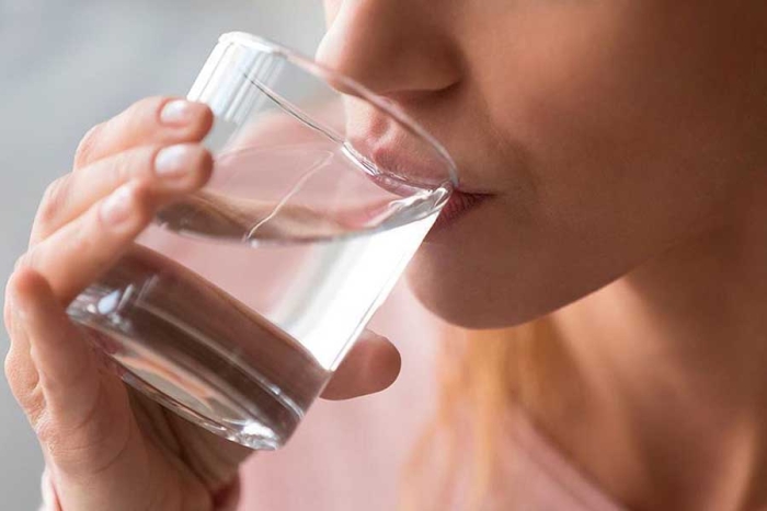 El agua controla la temperatura corporal