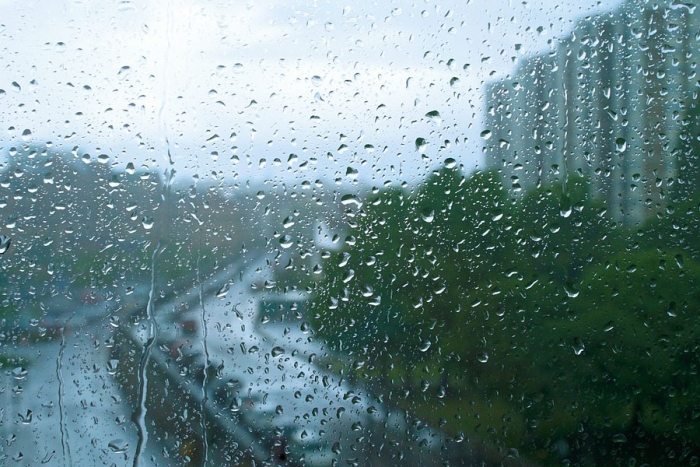 Nuevo estudio afirma que la lluvia está transportando microplásticos a la atmósfera