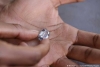 Sale a subasta un extraño diamante azul de 48 millones de dólares en Hong Kong