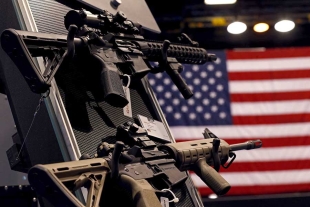 Armas de fuego inundan EUA; sólo en 2020 se produjeron 11.3 millones