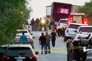 Sube a 27 la cifra de migrantes mexicanos muertos dentro de tráiler en Texas
