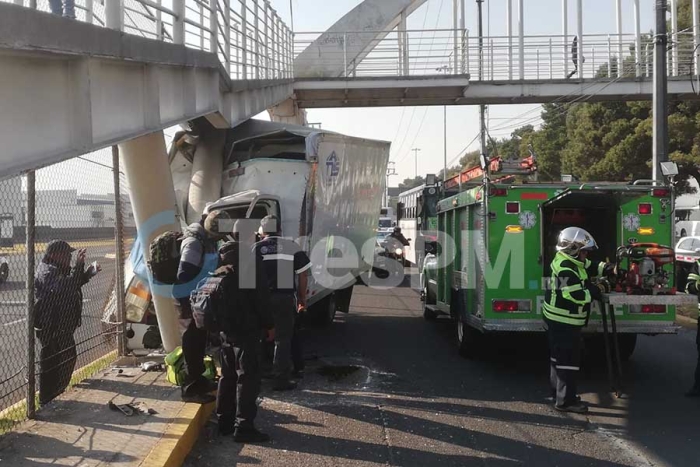 Los hechos se registraron la mañana de este lunes sobre el carril lateral del bulevar con dirección al Aeropuerto Internacional de Toluca