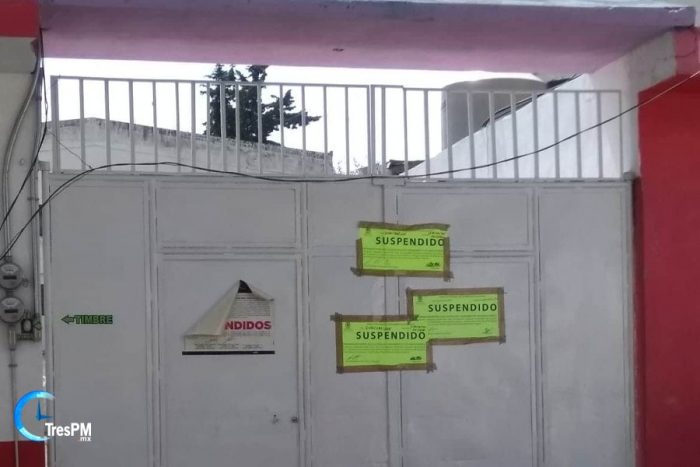 Vecinos vuelven a exigir la clausura total de funeraria clandestina en Toluca