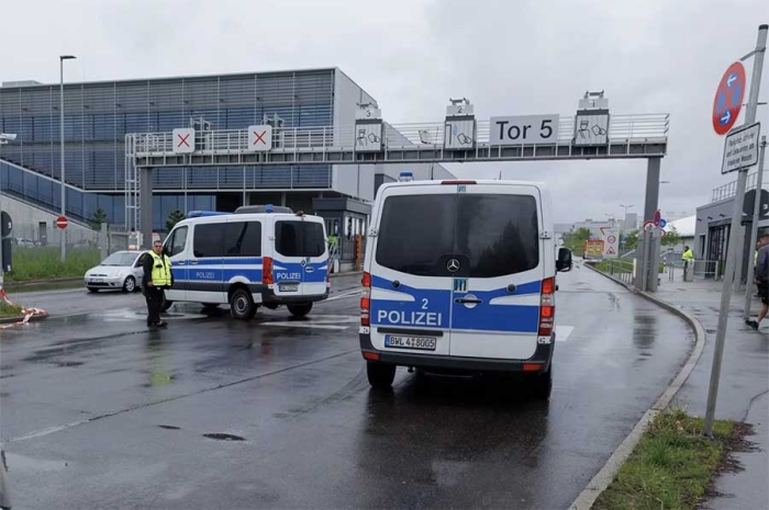 Dos muertos por tiroteo en planta de Mercedes-Benz alemana